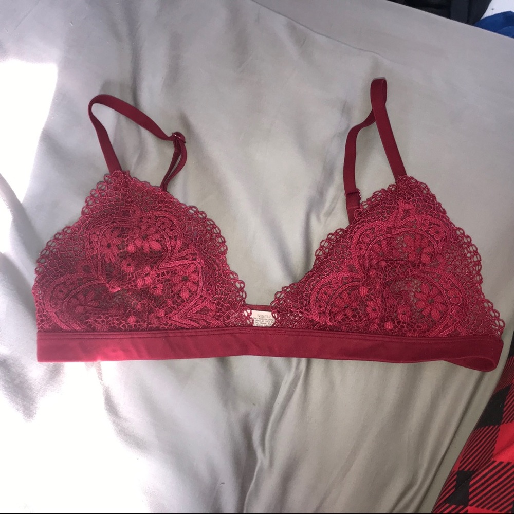 RED VS BRALETTE